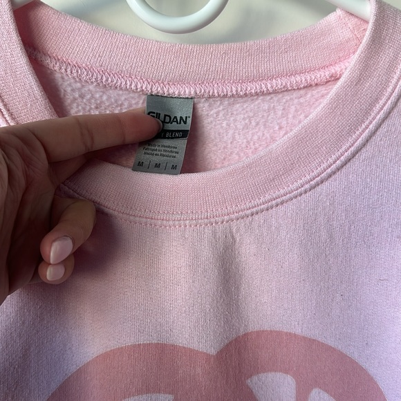 Gildan Pink Graphic Crew Neck - Picture 3 of 5